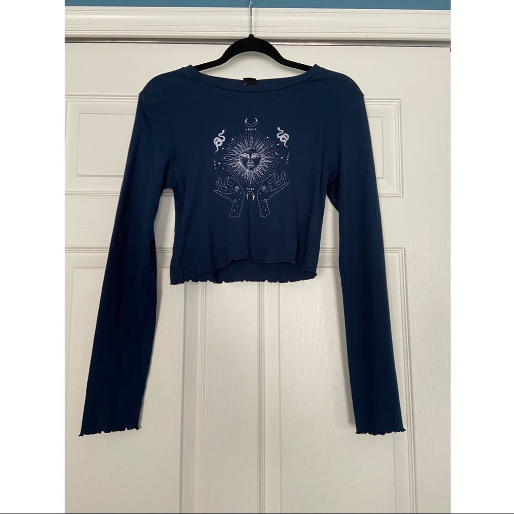 Urban Outfitters: Blue Graphic Long Sleeve Crop Top [Size: Medium]